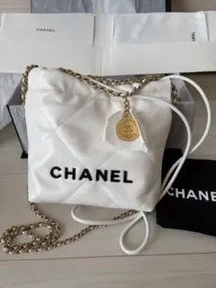 CHANEL BEATEノベルティ ショルダーバッグ ホワイト 未使用品 - メルカリ
