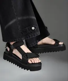 美品✨ADRER シャークハイソールスポルティフソールサンダルのサムネイル
