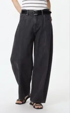 ユニクロ　UNIQLO バギーカーブジーンズ　DARK GRAY 23