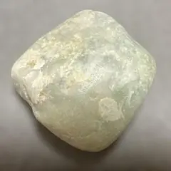 9 糸魚川翡翠 天然石 翡翠 原石 観賞用 26g