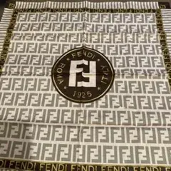 FENDI ハンカチ ズッカ柄 ロゴ ブラウンのサムネイル