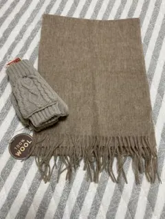 Scarf and gloves set