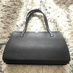 ブラックハンドバッグ