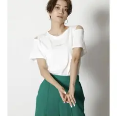 新品☆AZUL by moussy肩あき 半袖 Tシャツ ホワイトのサムネイル