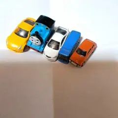 ミニのミニカー　ガチャガチャ等5台セット
