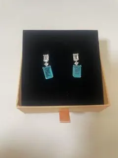 ターコイズ色のダングルピアス　新品