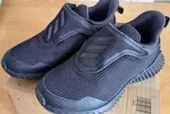 adidas キッズスニーカー