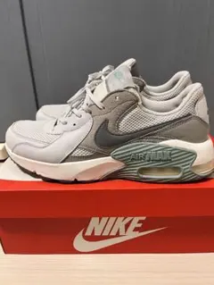 ナイキ　エアマックスエクシー　28