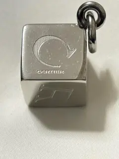 Cartier シルバー オーバル型キーホルダー - メルカリ