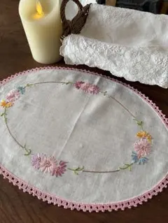 フランスアンティークஐ⋆*花柄刺繍とレースのドイリークロス - メルカリ