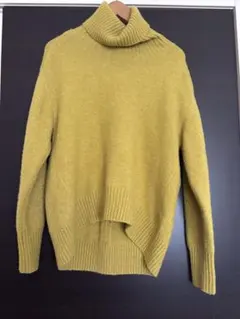 マスタード タートルネック ニット