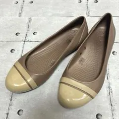 クロックス　crocs フラットシューズ　W7 ブラウン/ベージュのサムネイル