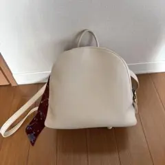 アイボリー 丸型リュック スカーフ付きのサムネイル