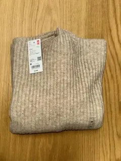 【新品】ユニクロ　スフレヤーンモックネックセーター　ベージュ