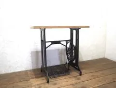 1160 黒ペンキのミシンテーブル　デスク　古家具　レトロ　リメイク　ビンテージ 1661黒ペンキのミシンテーブル 展示台 デスク リメイク レトロ