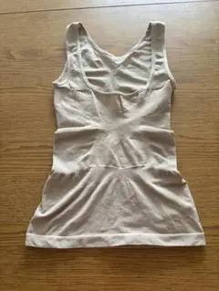 新品　ちゃく圧タンクトップ　お腹背中引き締め付き　　　Mサイズ