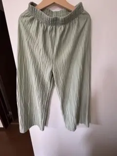 130サイズ ライトグリーン プリーツパンツ