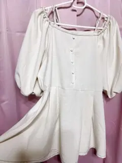 オフショルダー パフスリーブ シャツ アイボリー