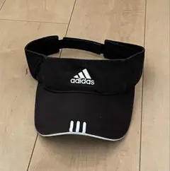adidas 黒 バイザー 3ストライプ
