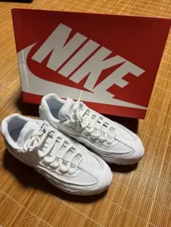 新品未使用　NIKE AIR MAX 95 ESSENTIAL