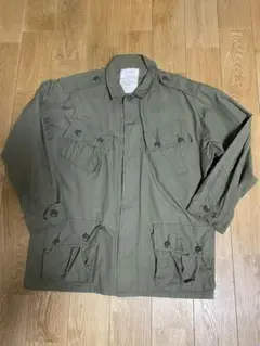 ヴィンテージ　ミリタリージャケット　カーキ色　大き目サイズ