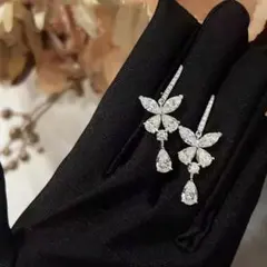 高級 SONA ダイヤモンド　バタフライ　ドロップ　ピアス　クリスタル　シルバー