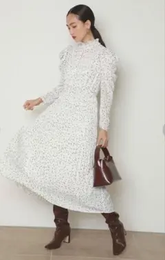 フリル付きドット柄マキシドレス