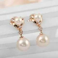 ♡♡♡女性らしい揺れる パールが可愛い♪ ダブルパール ピアス (ゴールド)