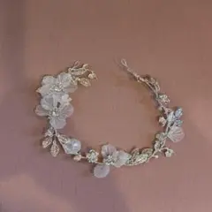 ウェディングヘッドドレス 花と葉のデザイン