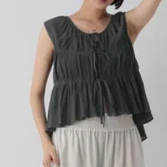 タグ付き新品、未使用／ヨウリュウシャーリングブラウス