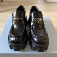 PRADA ブラック ローファー 厚底のサムネイル