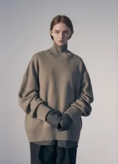 OVERSIZED IMPRESSION HIGH NECK KNIT LSのサムネイル