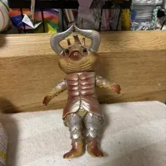 怪獣フィギュア 赤・金・銀 約15cm