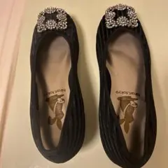 hirari.tokyo ビジュー付き黒フラットシューズ