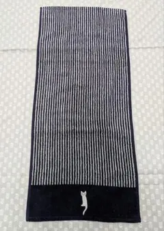 m*︎様 マタノアツコ　ストライプ柄 白猫刺繍 フェイスタオル