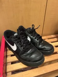 Nike Air Force 1 23.5 ㎝　スニーカー　黒 2025年最新】エアフォース1 黒 23.5の人気アイテム - メルカリ