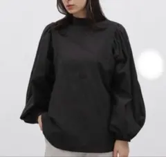 タグ付き未使用品LAKOLEボリューム袖ブラウス　S