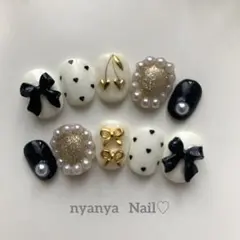 お色変更＆サイズ変更無料♪ ベリーショート　黒いリボンのハートドットネイル♡