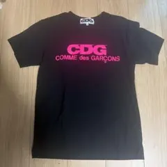 CDG コムデギャルソン ピンクロゴ Tシャツ 黒 L - メルカリ