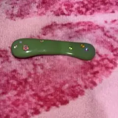 緑色 ストーン付き ヘアクリップ