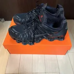 Nike Shox ブラックスニーカー