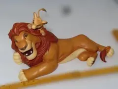 3日限定特価✴︎Disney Showcaseシンバ　ムファサフィギュア Disney Showcaseシンバ ムファサフィギュア ライオンキング - メルカリ