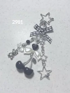 ビーズキーホルダー 黒 さくらんぼ 星 韓国 平成 y2k コレクトブック