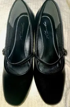 黒 ストラップ　スクエア　パンプス　ブラック　靴　ラウンド　革靴　革　合皮