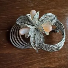 エレガントな花形ブローチ シルバー ピンク