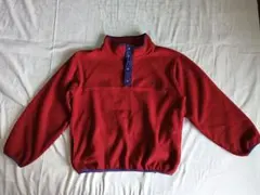 赤 フリースジャケット 紫ボタン