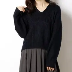 【美品】ケーブルオーバーニット　プルオーバー　フリーサイズ　ネイビー