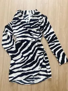 ゼブラ柄ラップドレス ブラックとホワイト