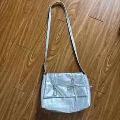 シルバー リボン付きショルダーバッグ