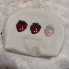 クーリア いちご刺繍 ティッシュケースポーチ
